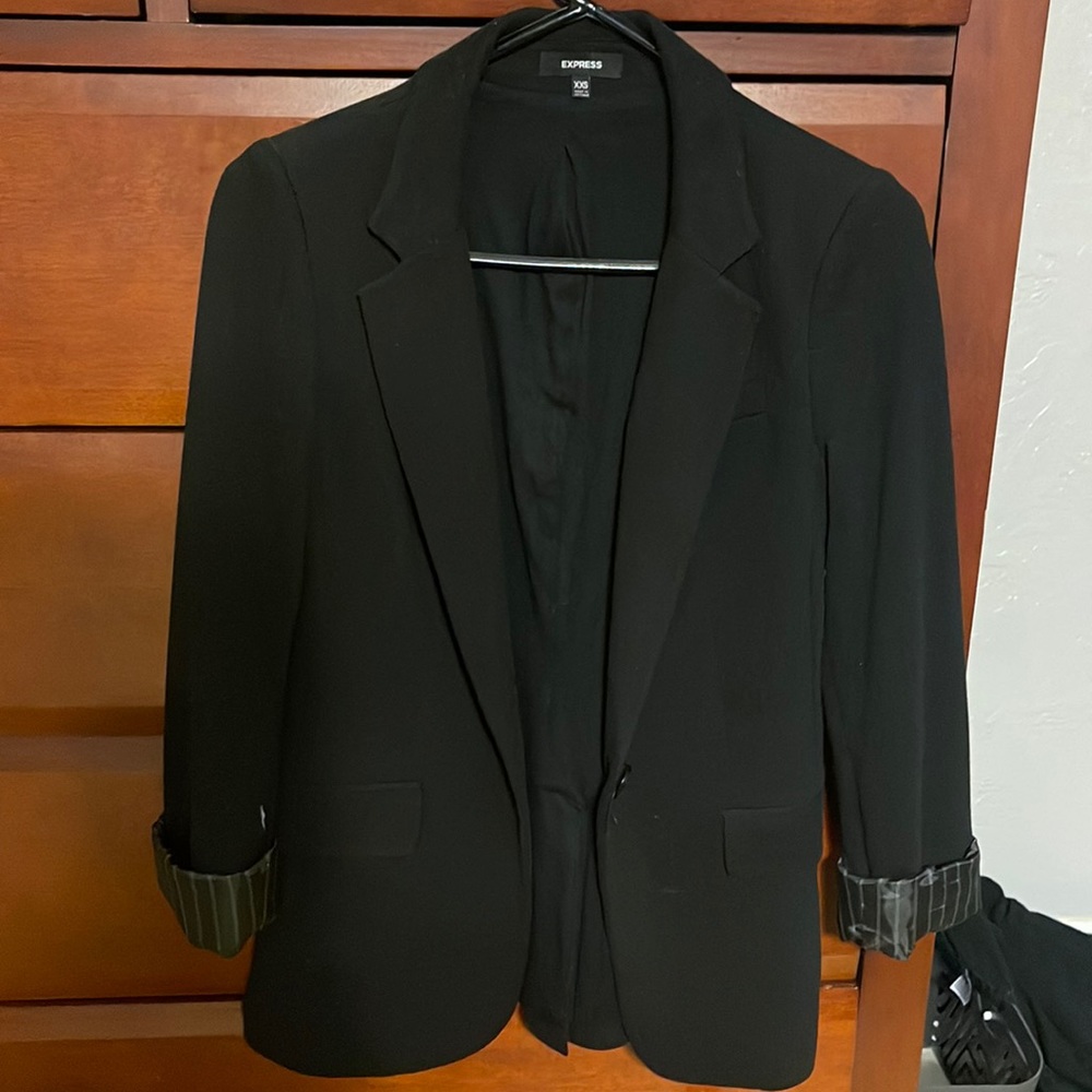 Express Blazer in black, with folded cuff and lined.